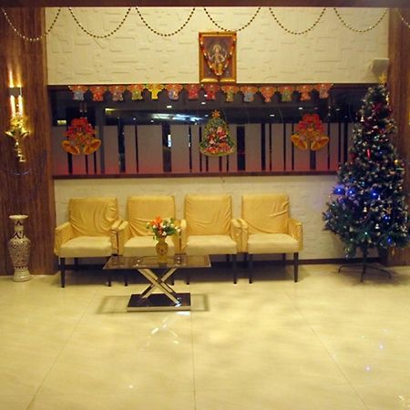 Hotel Blue Lagoon Daman Bagian luar foto