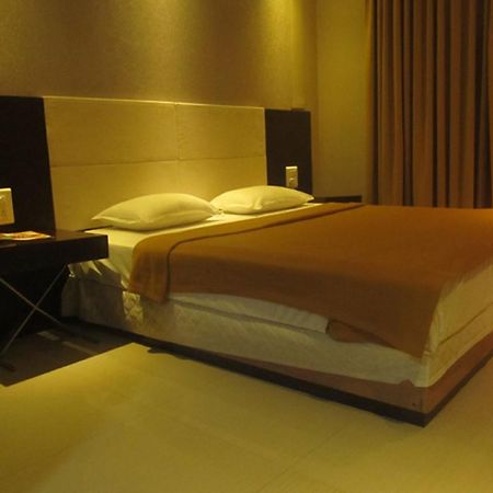 Hotel Blue Lagoon Daman Bagian luar foto