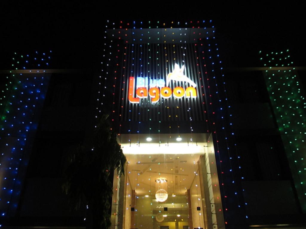 Hotel Blue Lagoon Daman Bagian luar foto