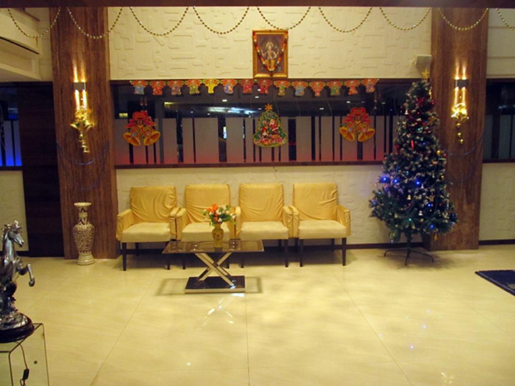 Hotel Blue Lagoon Daman Bagian luar foto