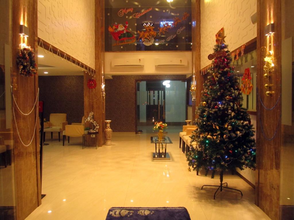 Hotel Blue Lagoon Daman Bagian luar foto