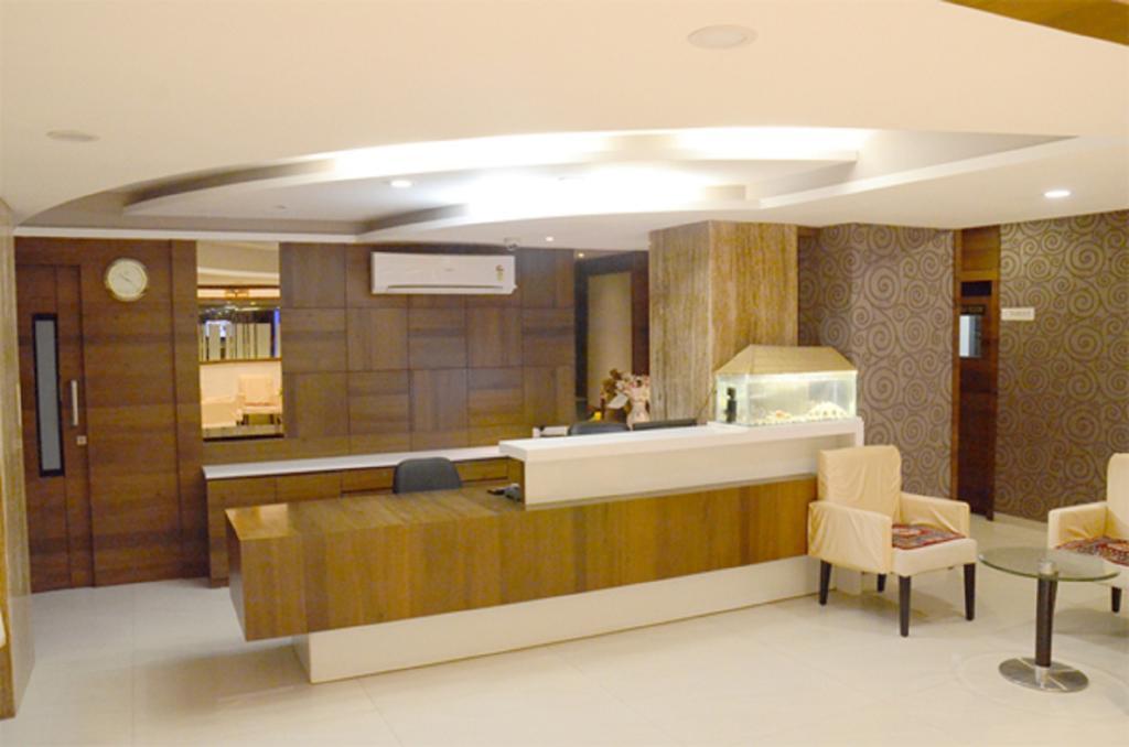 Hotel Blue Lagoon Daman Bagian luar foto