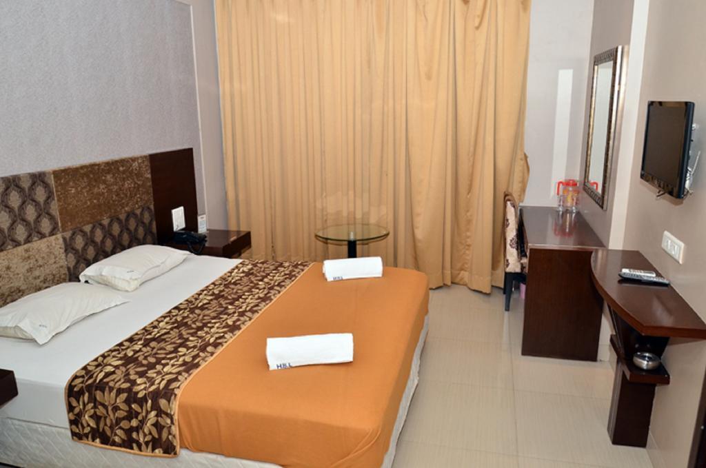 Hotel Blue Lagoon Daman Ruang foto