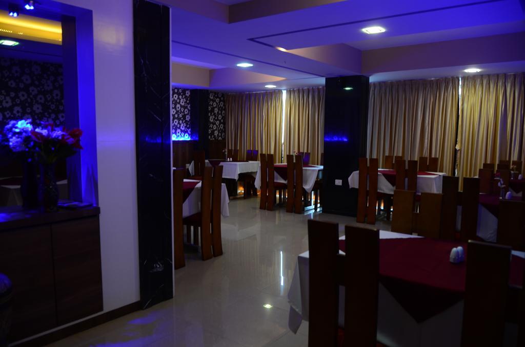 Hotel Blue Lagoon Daman Bagian luar foto