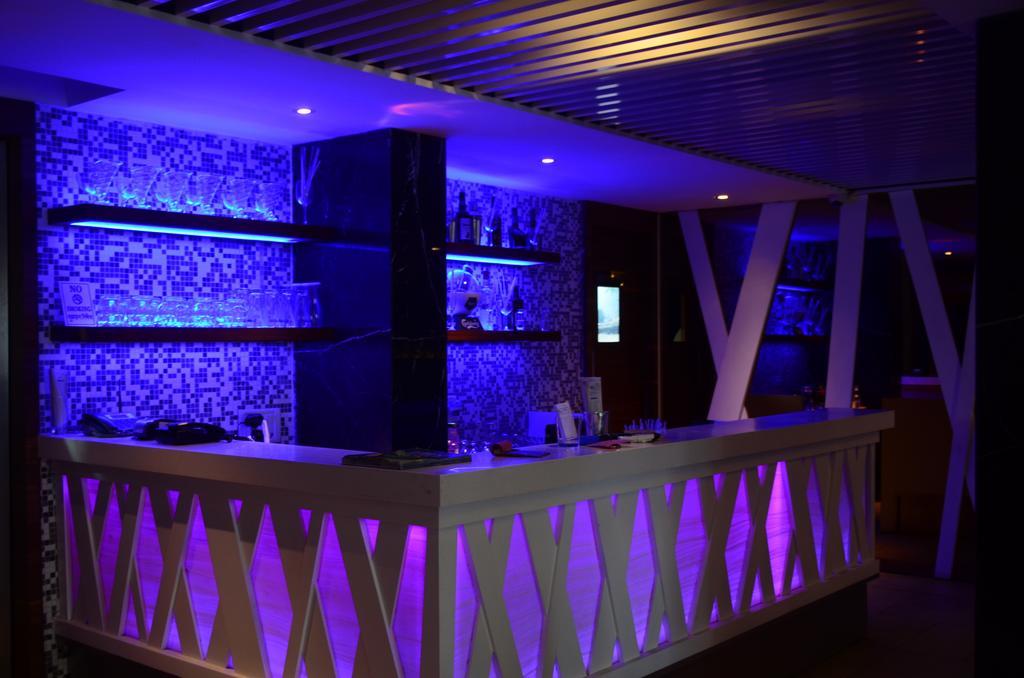 Hotel Blue Lagoon Daman Bagian luar foto