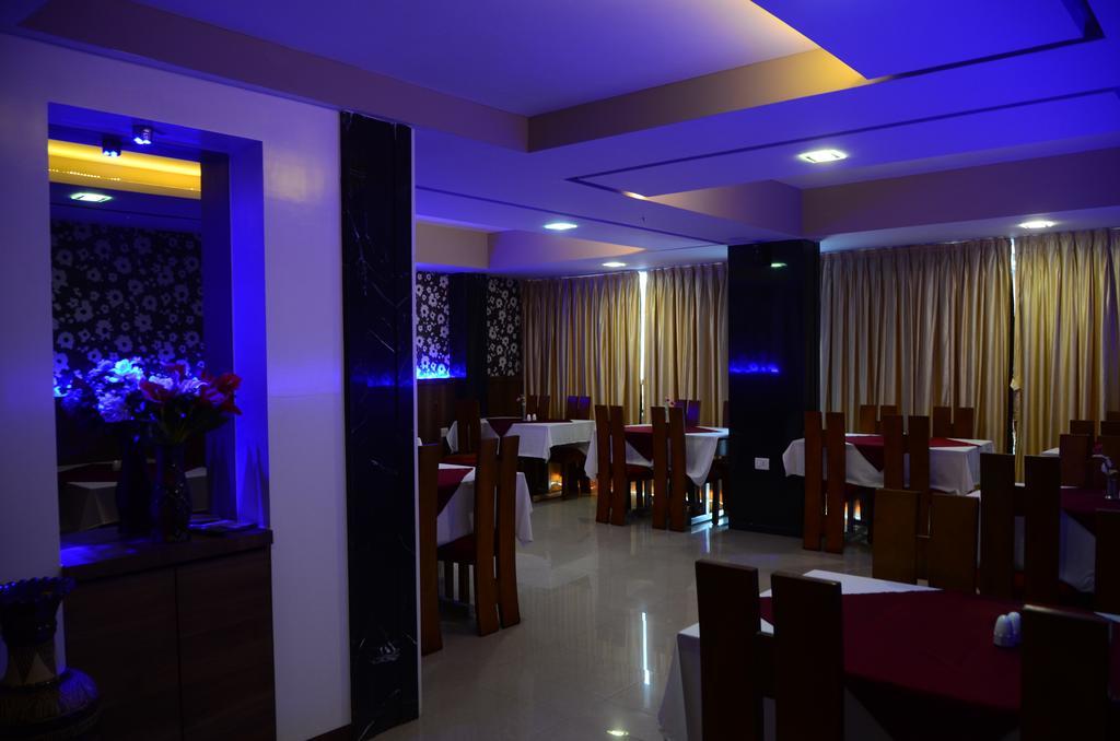 Hotel Blue Lagoon Daman Bagian luar foto