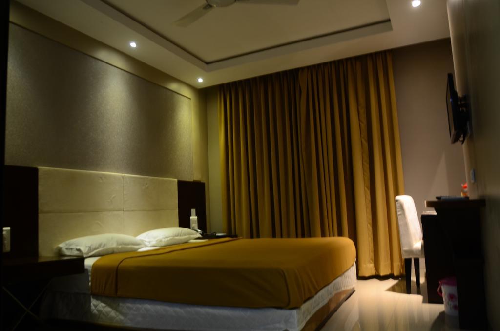 Hotel Blue Lagoon Daman Ruang foto