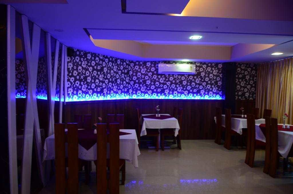 Hotel Blue Lagoon Daman Bagian luar foto